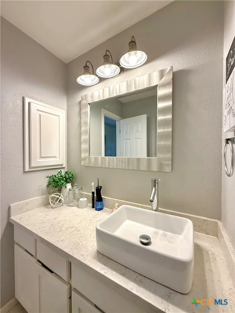 311 Charleston Drive Victoria, TX 77904