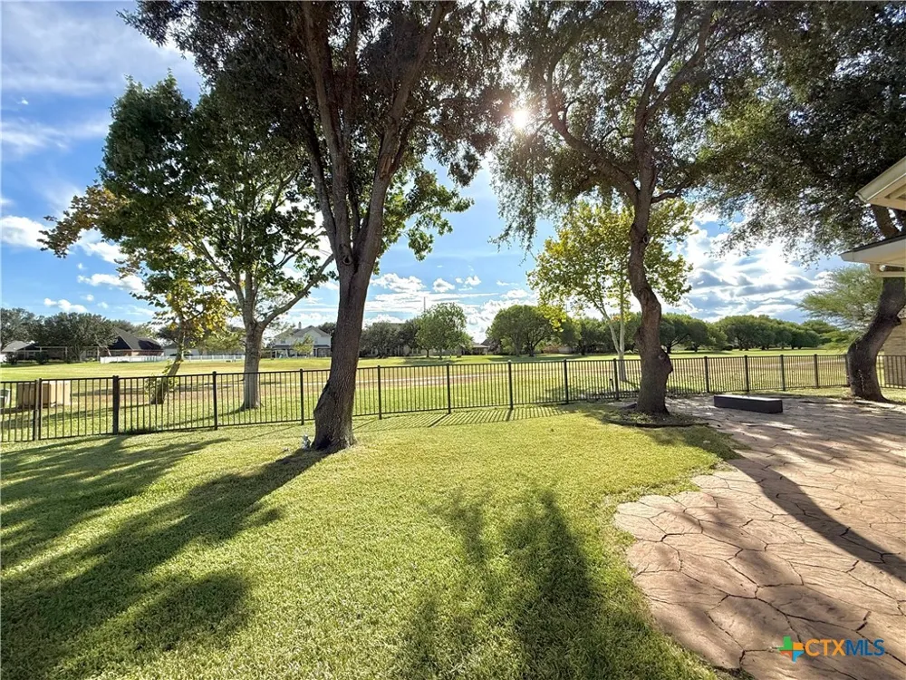 311 Charleston Drive Victoria, TX 77904