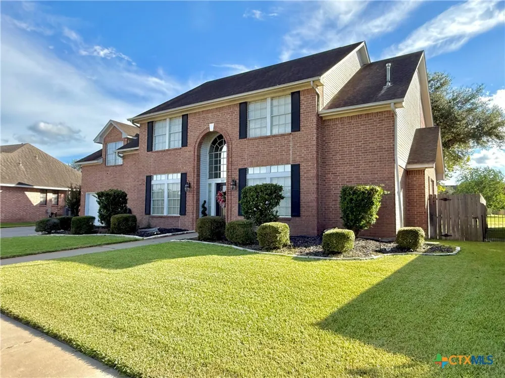 311 Charleston Drive Victoria, TX 77904