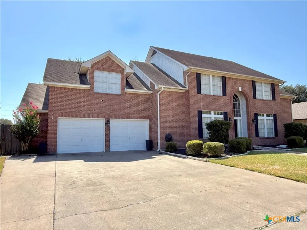 311 Charleston Drive Victoria, TX 77904