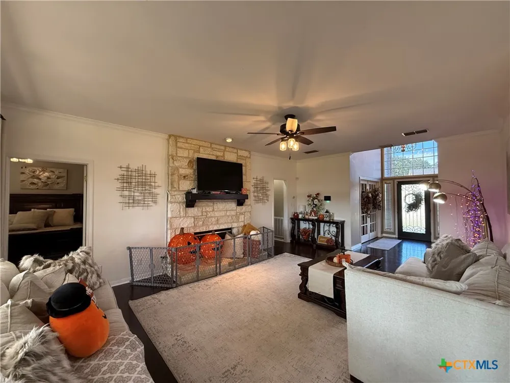311 Charleston Drive Victoria, TX 77904