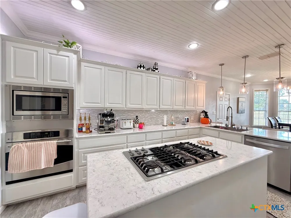 311 Charleston Drive Victoria, TX 77904