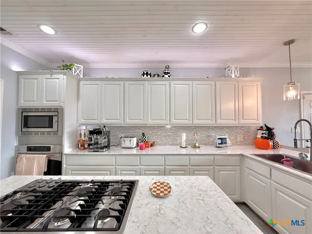 311 Charleston Drive Victoria, TX 77904
