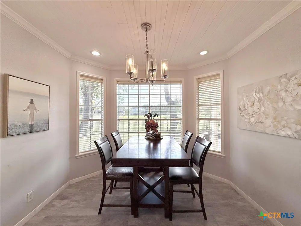 311 Charleston Drive Victoria, TX 77904