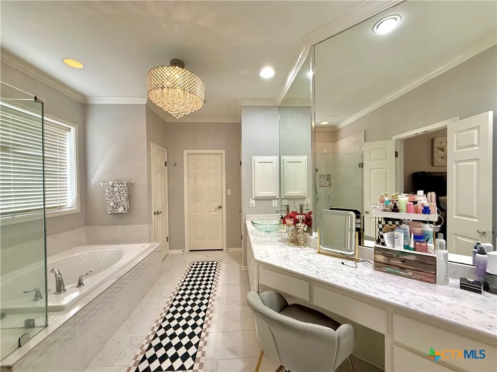 311 Charleston Drive Victoria, TX 77904