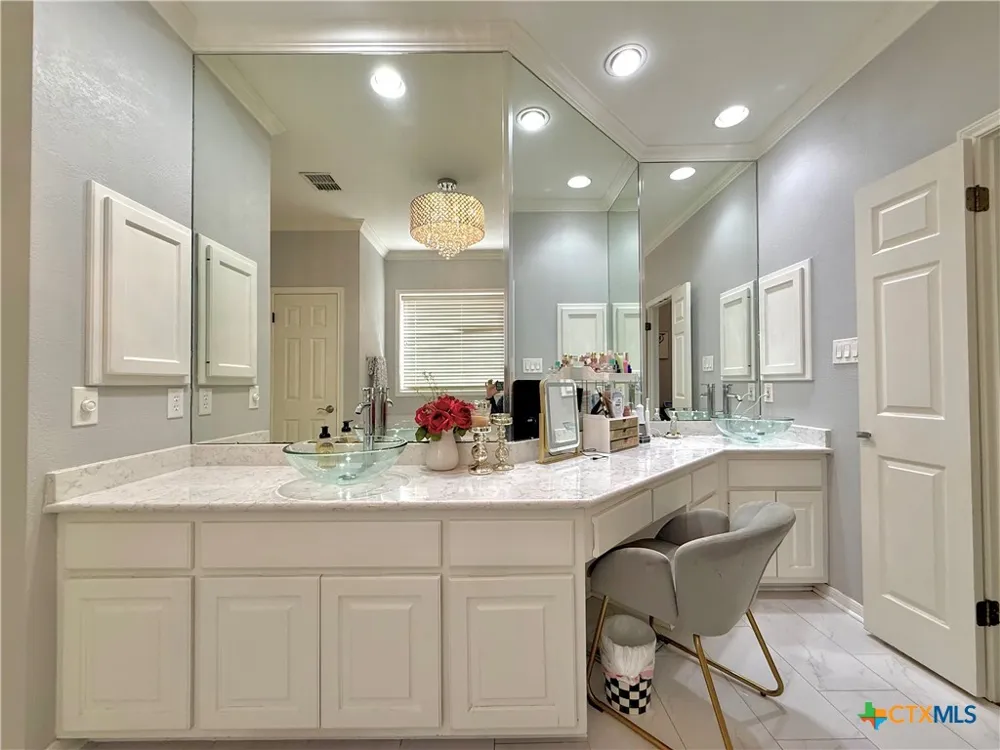 311 Charleston Drive Victoria, TX 77904