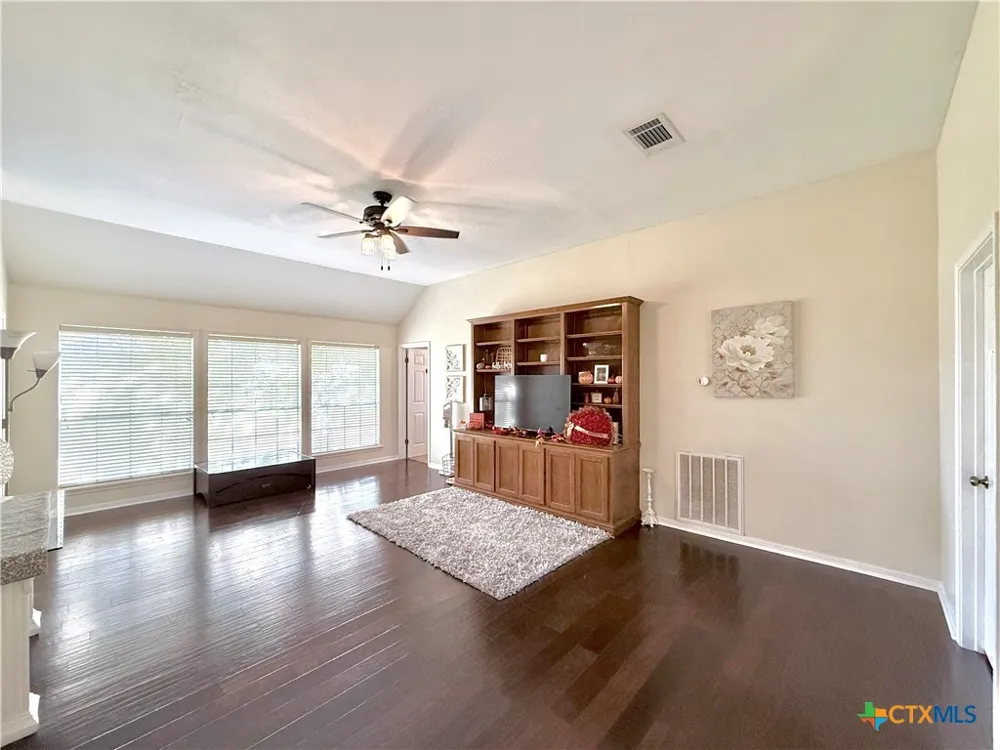 311 Charleston Drive Victoria, TX 77904
