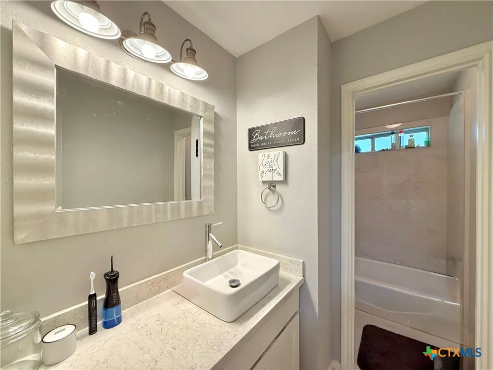 311 Charleston Drive Victoria, TX 77904