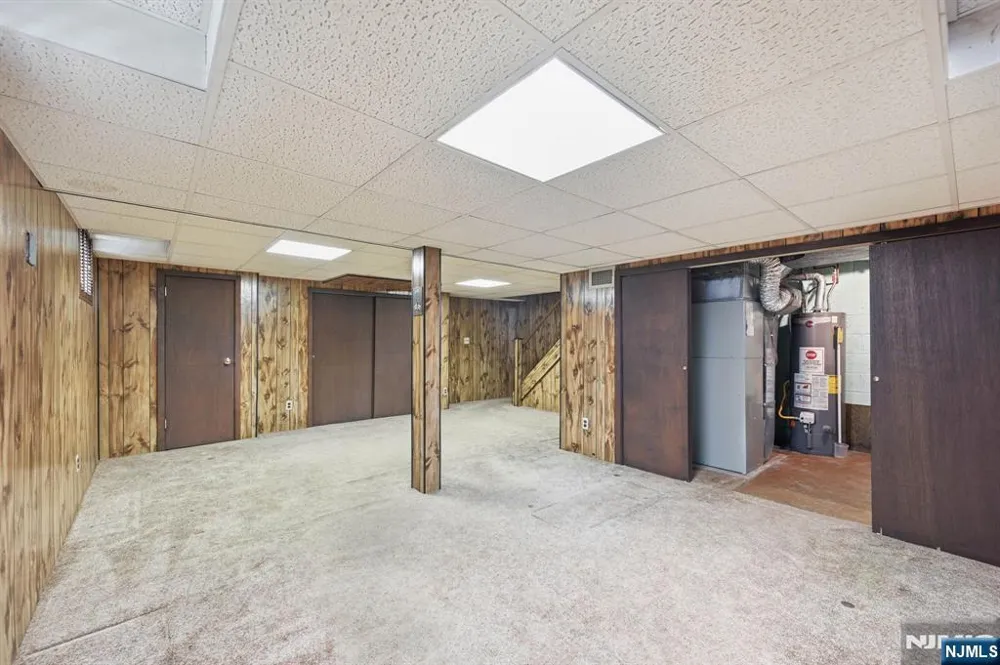 59 17th Avenue Elmwood Park, NJ 07407