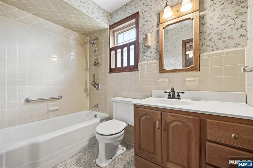 59 17th Avenue Elmwood Park, NJ 07407