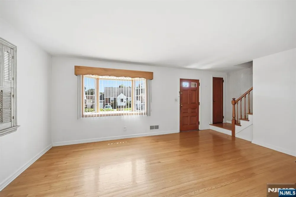 59 17th Avenue Elmwood Park, NJ 07407