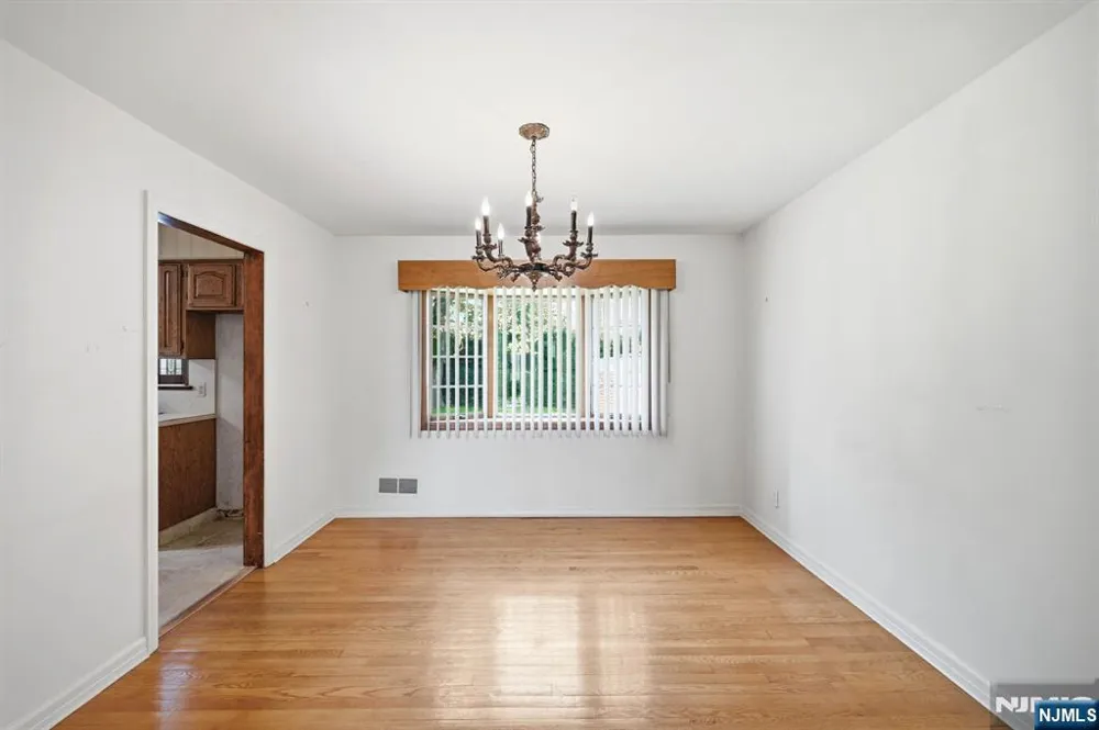 59 17th Avenue Elmwood Park, NJ 07407