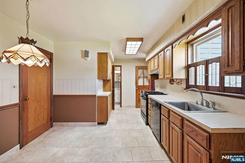 59 17th Avenue Elmwood Park, NJ 07407