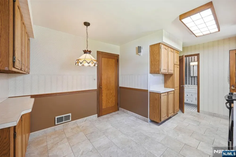 59 17th Avenue Elmwood Park, NJ 07407