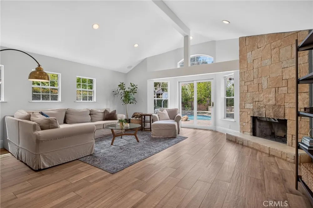 26049 Coronado Court Valencia, CA 91355