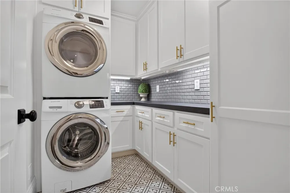 26049 Coronado Court Valencia, CA 91355