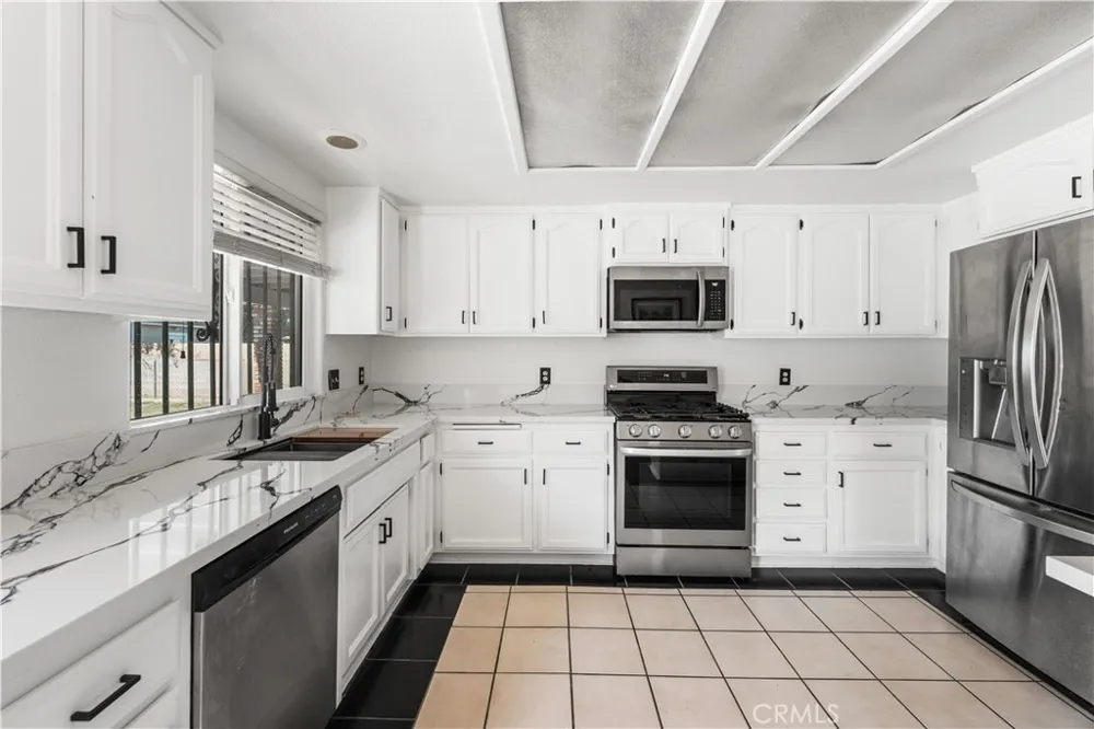 5241 E Avenue R12 Palmdale, CA 93552