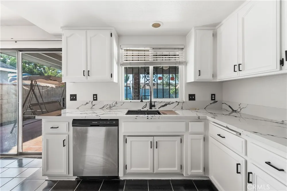 5241 E Avenue R12 Palmdale, CA 93552