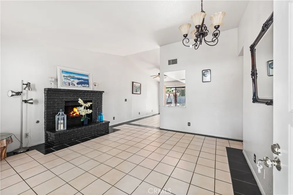 5241 E Avenue R12 Palmdale, CA 93552