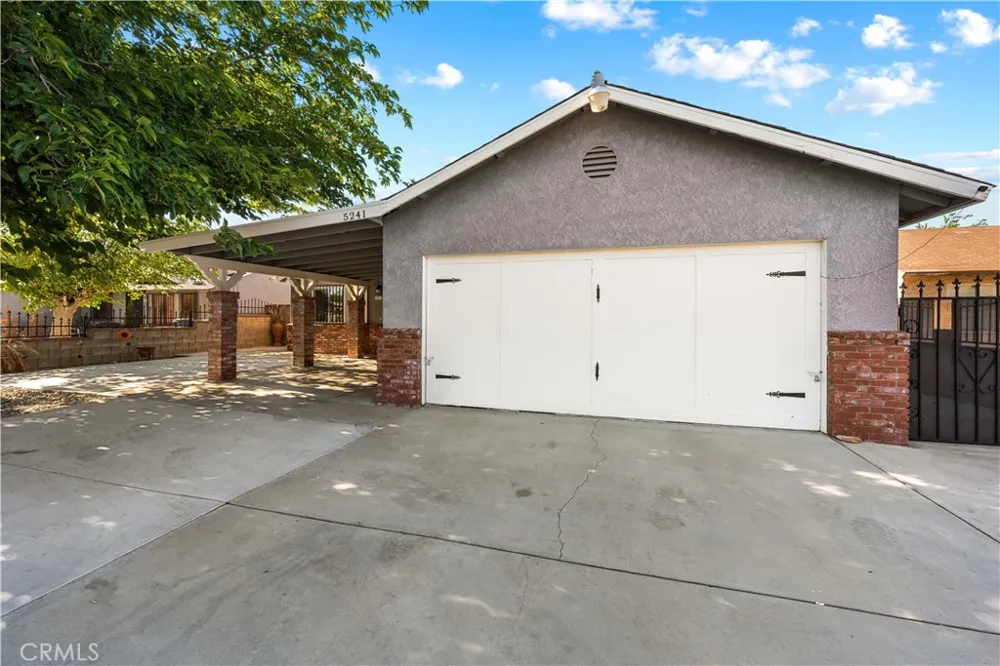 5241 E Avenue R12 Palmdale, CA 93552