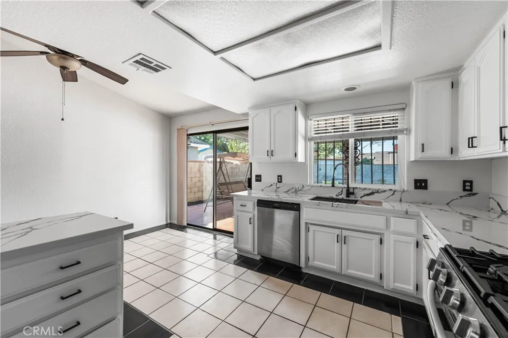 5241 E Avenue R12 Palmdale, CA 93552