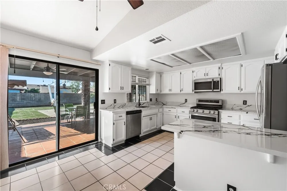 5241 E Avenue R12 Palmdale, CA 93552