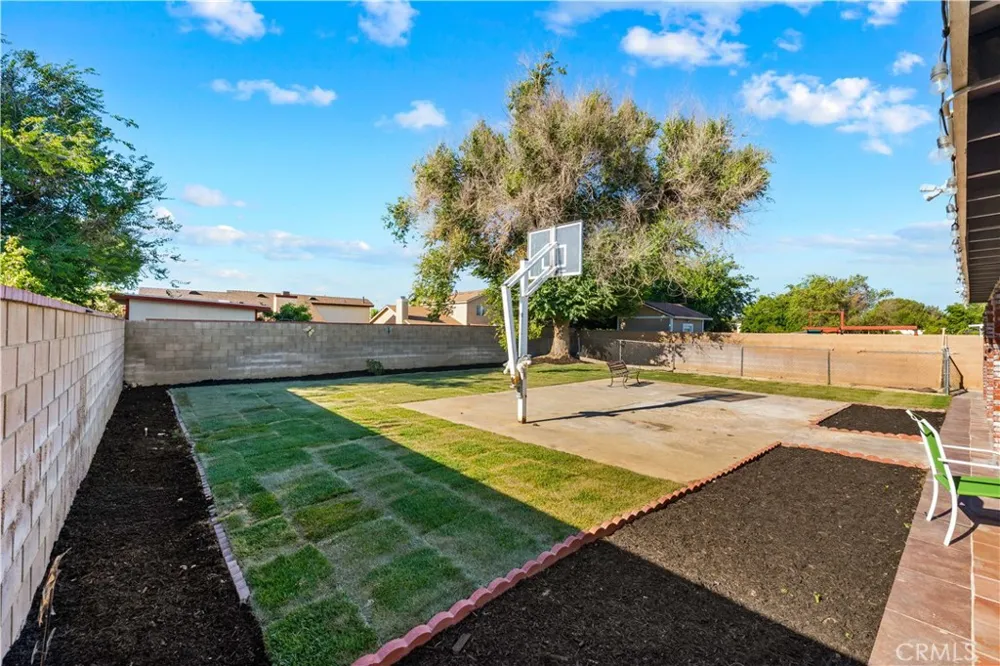 5241 E Avenue R12 Palmdale, CA 93552