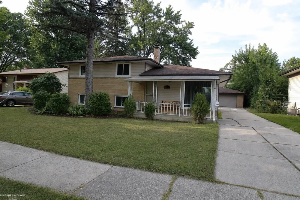 2131 Koper Drive Sterling Heights City, MI 48310