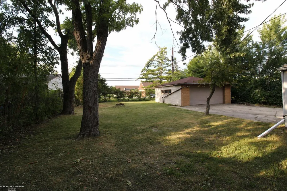 2131 Koper Drive Sterling Heights City, MI 48310
