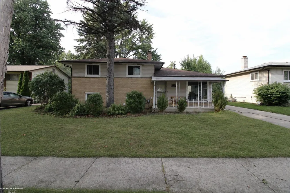 2131 Koper Drive Sterling Heights City, MI 48310