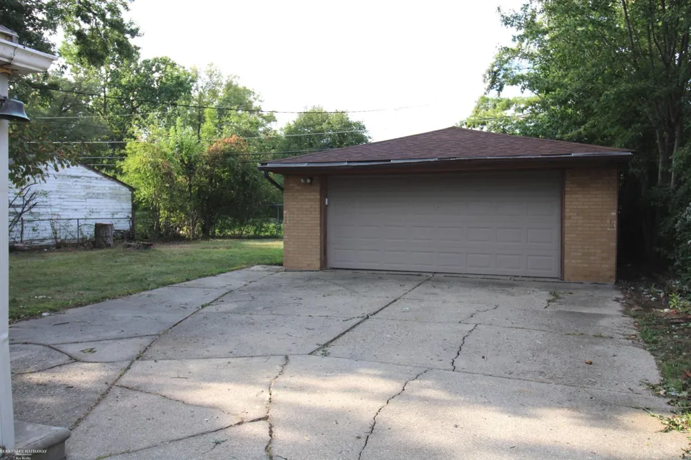 2131 Koper Drive Sterling Heights City, MI 48310