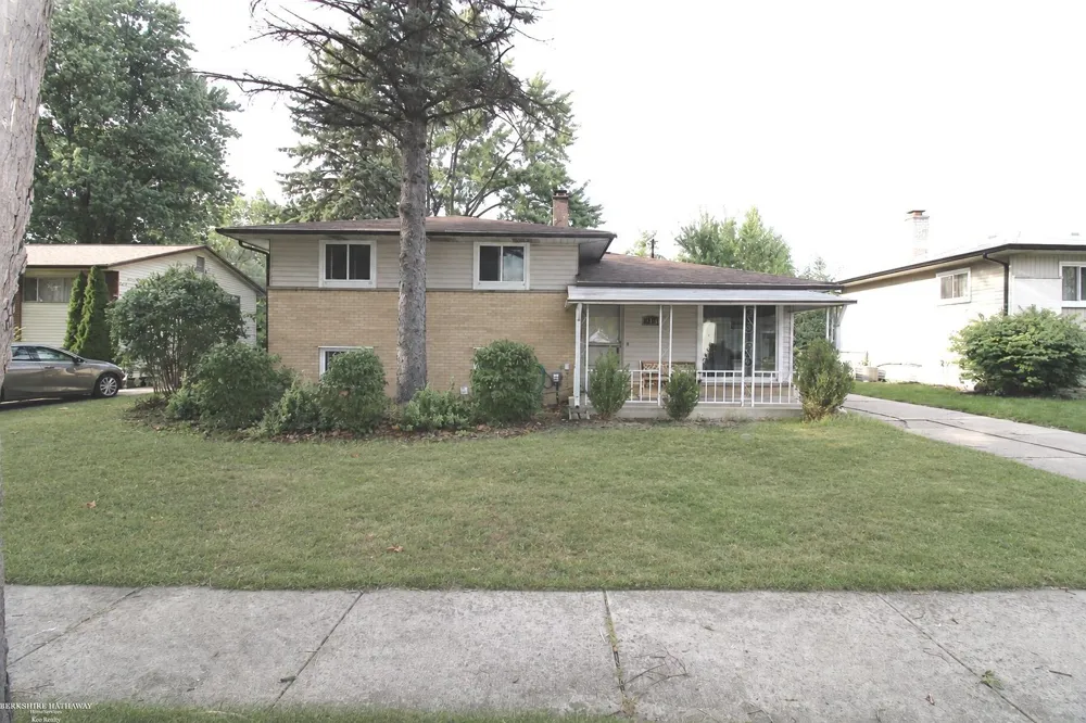 2131 Koper Drive Sterling Heights City, MI 48310