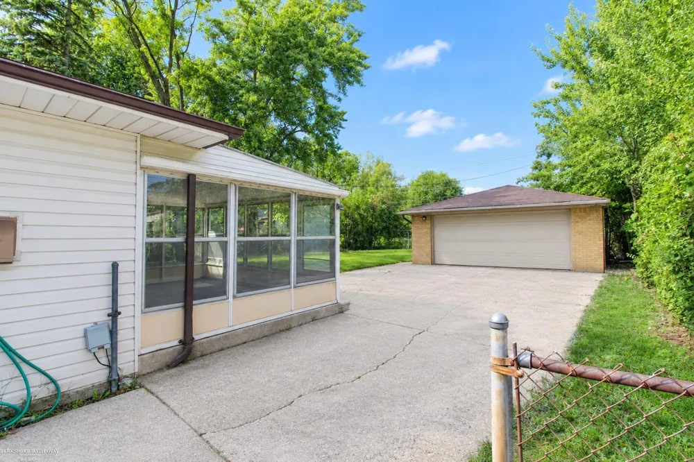 2131 Koper Drive Sterling Heights City, MI 48310