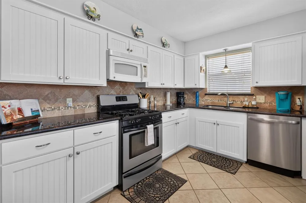 615 Warsaw Street Bayou Vista, TX 77563