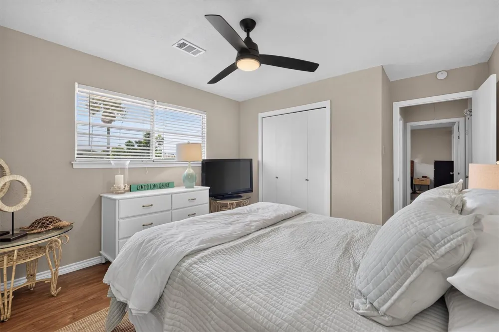 615 Warsaw Street Bayou Vista, TX 77563