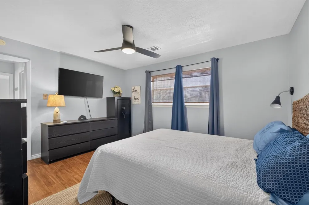 615 Warsaw Street Bayou Vista, TX 77563