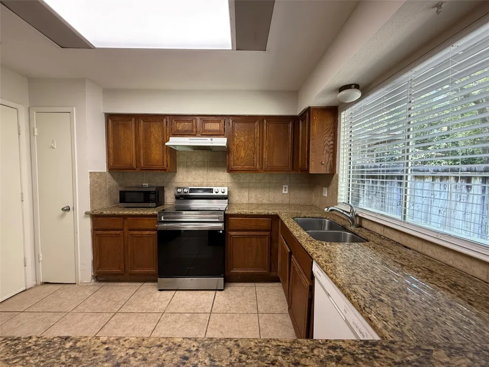16 Rock Pine Court The Woodlands, TX 77381