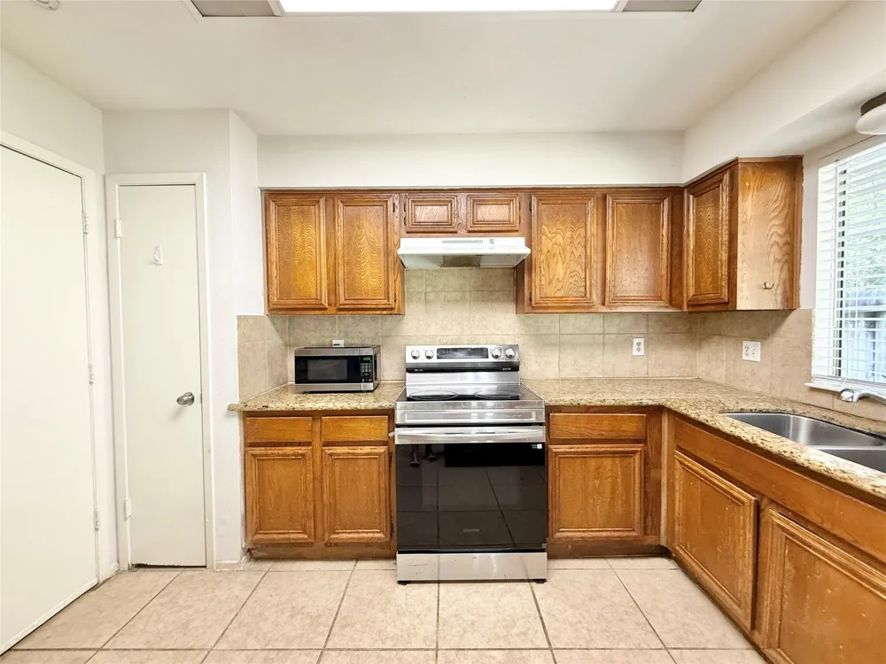 16 Rock Pine Court The Woodlands, TX 77381