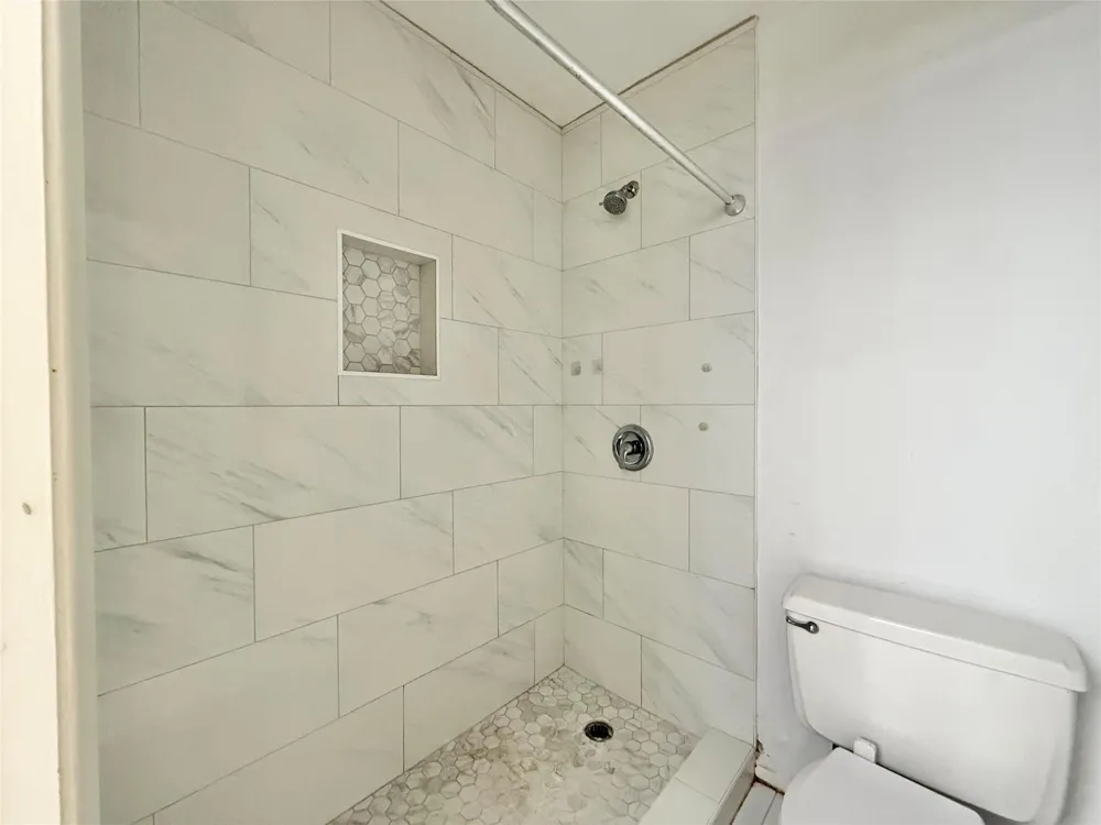 16 Rock Pine Court The Woodlands, TX 77381