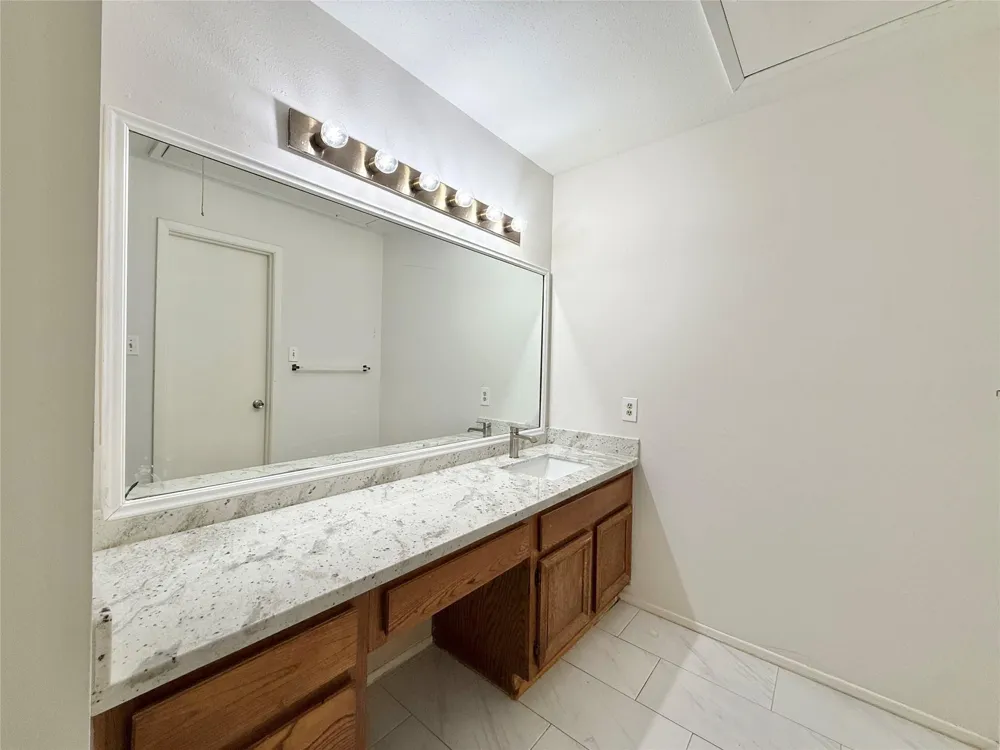 16 Rock Pine Court The Woodlands, TX 77381