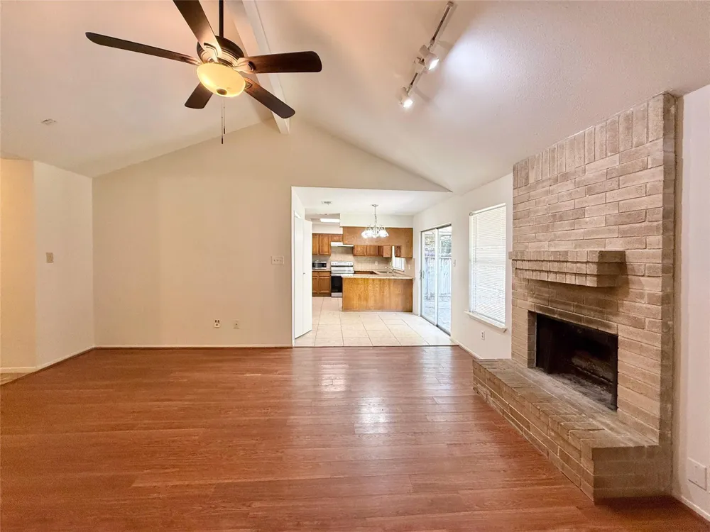 16 Rock Pine Court The Woodlands, TX 77381