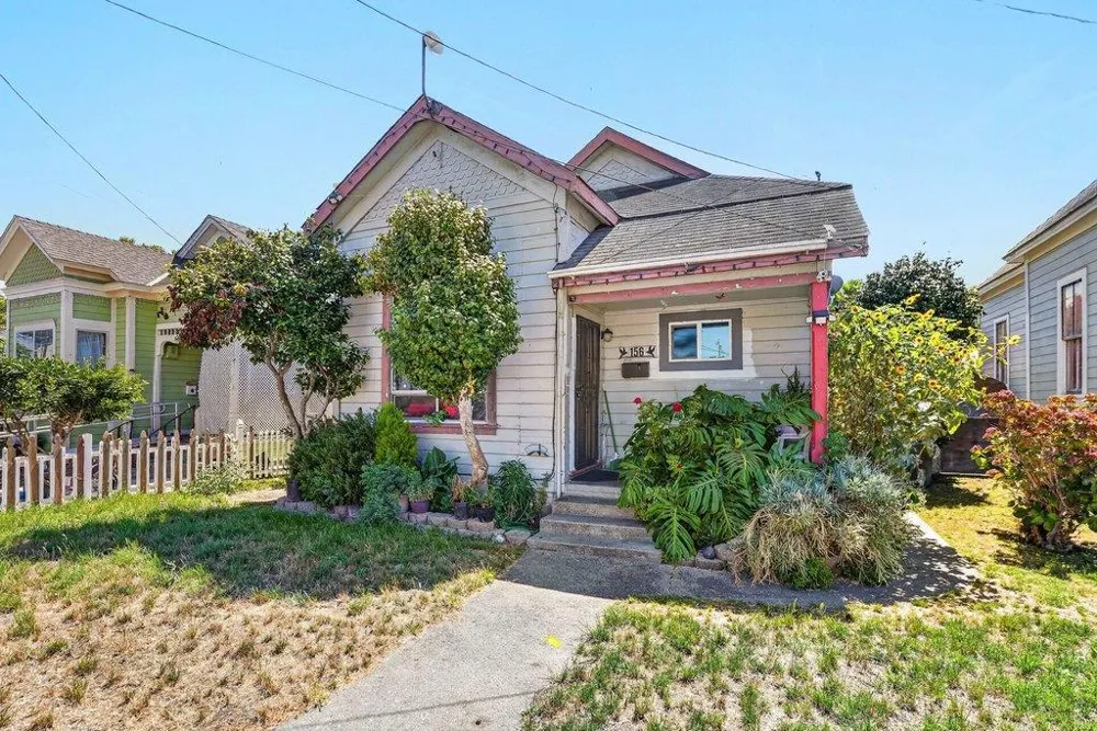 156 Elm Street Watsonville, CA 95076