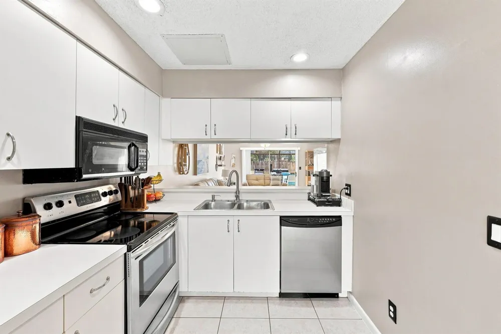 6174 RIVERWALK LANE #5 Jupiter, FL 33458
