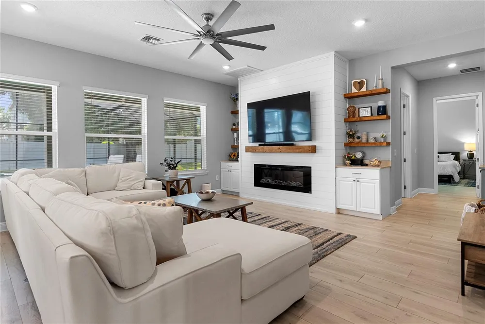 1117 WADING WATERS CIRCLE Winter Park, FL 32792