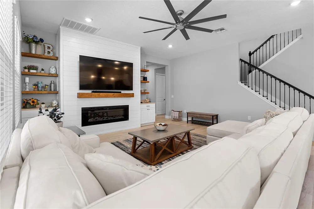 1117 WADING WATERS CIRCLE Winter Park, FL 32792
