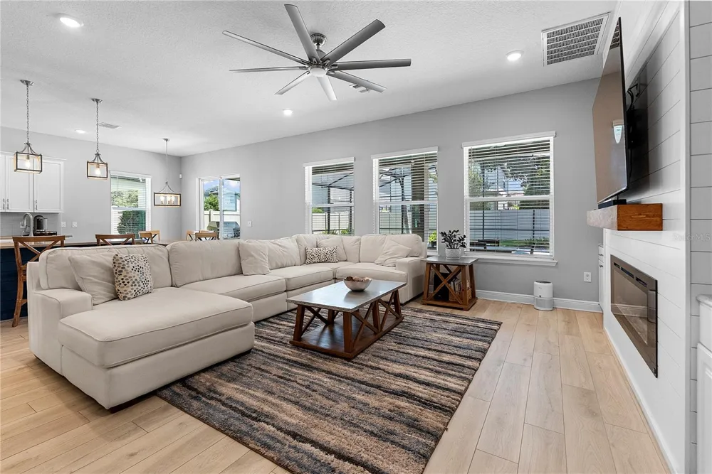 1117 WADING WATERS CIRCLE Winter Park, FL 32792