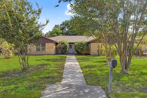 1817 Medina Dr