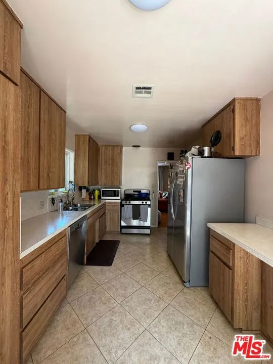 3283 Kelton Avenue Los Angeles, CA 90034