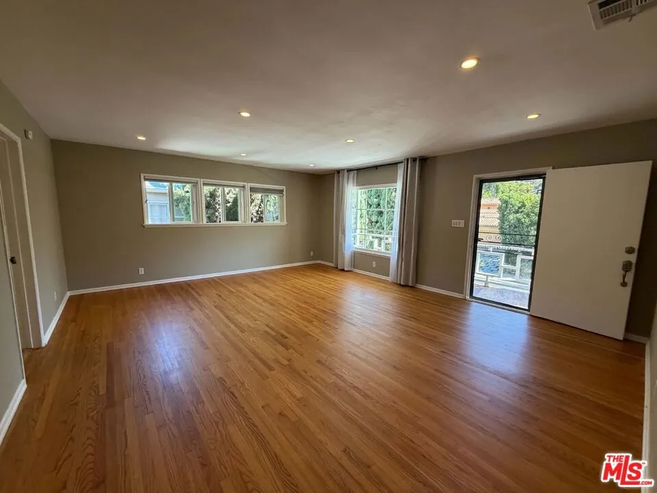 3283 Kelton Avenue Los Angeles, CA 90034