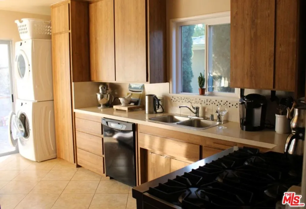 3283 Kelton Avenue Los Angeles, CA 90034
